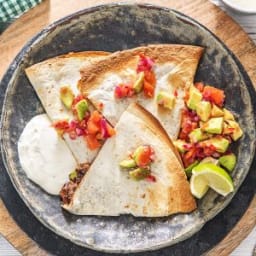 Hello Quesadillas! Gebackene Käse-Tortillas mit schwarzen Bohnen und Tomate