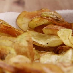 Homemade Black Pepper Potato Chips