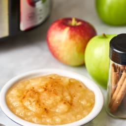 How To Make Applesauce in the Slow Cooker