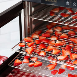 How to Make Dehydrated Strawberries in a Dehydrator