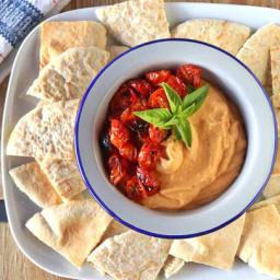 Hummus de tomates cherrys asados, la mejor receta para el aperitivo