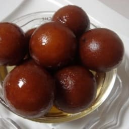 Indian Gulab Jamun with Milk Powder