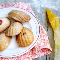 Madeleines with lemon curd