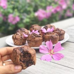 Muffins de banana com pedaços de chocolate