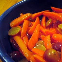 Orange-Glazed Carrots and Grapes