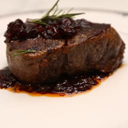 Pan-Seared Filet Mignon (Beef Tenderloin) with Shiraz Sauce