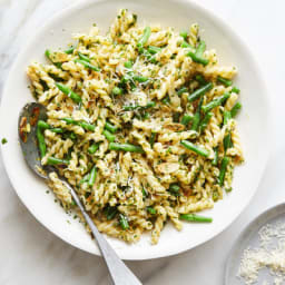 Pasta With Green Beans and Almond Gremolata