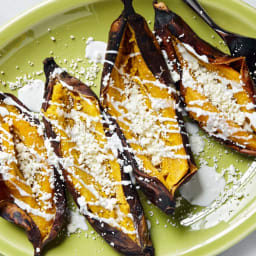 Plátanos Horneados con Crema y Queso (Baked Banana With Crema and Cheese)
