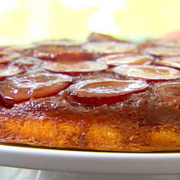 Plum cake tatin