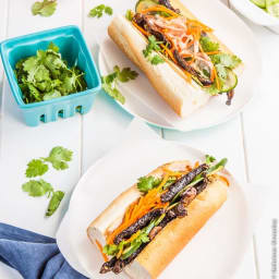 Portobello Mushroom Banh Mi with Sriracha Mayonnaise {vegetarian}