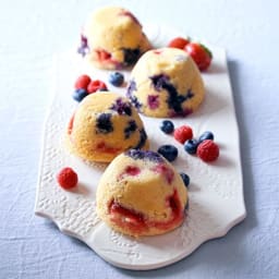 Quick Cooker Berry Cobbler Cakes