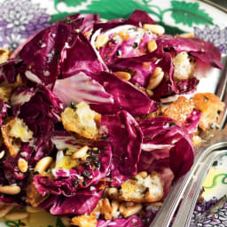 Radicchio salad with thyme breadcrumbs