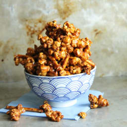 Recipe: Gingerbread Caramel Corn