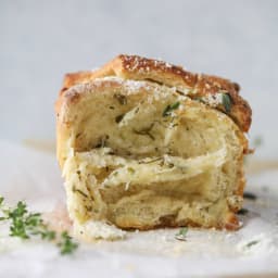 Roasted Garlic Parmesan Herb Pull-Apart Bread