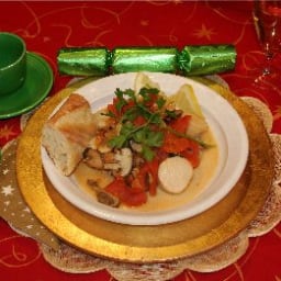 Saut?ed Scallops with Tomatoes, Herbs and White Wine Sauce