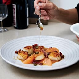 Scallops with Grapefruit and Bacon