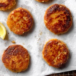 seasoned-crab-cakes-2196242.jpg