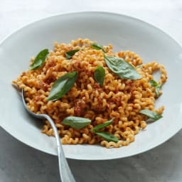 Sicilian Pasta With Tomatoes, Garlic and Almonds
