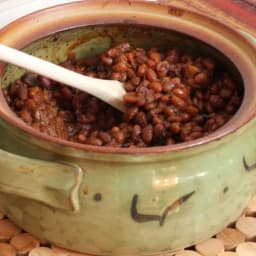 Slow Baked Beans With Molasses and Bacon