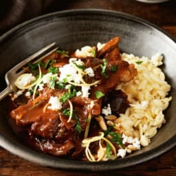 Slow-cooker lamb chops in red wine sauce