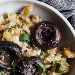 Slow Cooker Mushroom Mac and Cheese