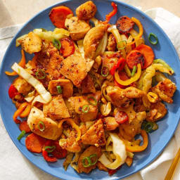 Spicy Cashew Chicken with Peppers, Carrots & Cabbage