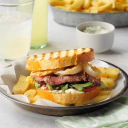 steak-sandwiches-with-crispy-onions-2810881.jpg