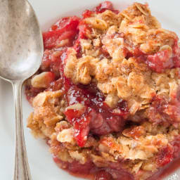 Strawberry Rhubarb Crumble (gluten-free, vegan, whole grain, dairy-free)