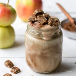 THE BEST CARAMEL APPLE PIE SMOOTHIE