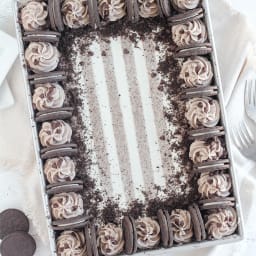 The Best Cookies and Cream Sheet Cake