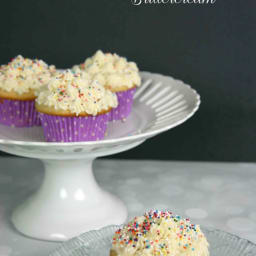 The Best Vanilla Cupcakes with Vanilla Buttercream