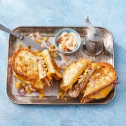 Tu­na melt tos­ti