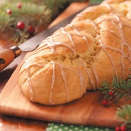 Cinnamon-Glazed Braid