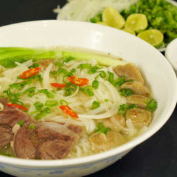 Vietnamese Beef Noodle Soup (Phở Bò)