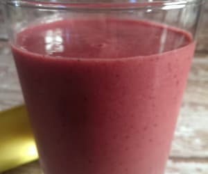 Berry-Mango-Smoothie