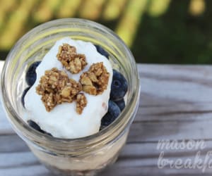 Blueberry-Cheesecake-with-Cinnamon-Granola-Yogurt-Parfait-in-a-Mason-Jar