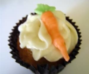 Carrot-Cupcakes-with-Ginger-Cream-Cheese-Icing