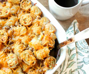 Cheesy-Egg-Roll-and-Tater-Tot-Breakfast-Bake