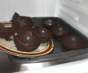 Chocolate-Bowl-Using-a-Balloon