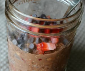 Chocolate-Covered-Strawberry-Overnight-Oats-Oatmeal-in-a-Jar