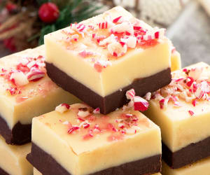 Christmas-Peppermint-Bark-Fudge-Recipe