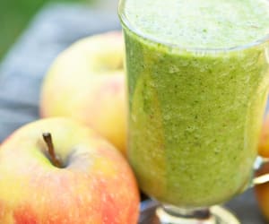 Clean-Eating-Cinnamon-Apple-Smoothie-Recipe