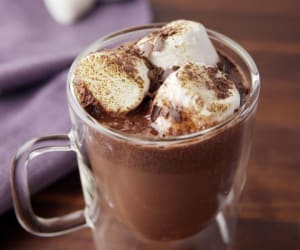 Crock-Pot-Red-Wine-Hot-Cocoa