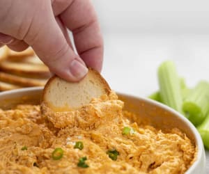 Crockpot-Buffalo-Chicken-Dip