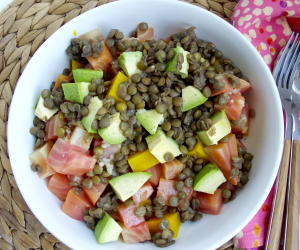 Ensalada-de-betabel-con-lenteja-y-aguacate