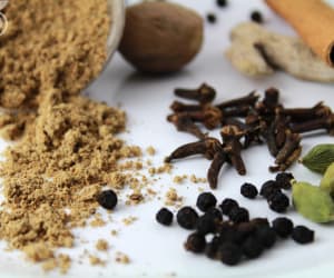 Homemade-Tea-Masala-Powder-with-6-Ingredients-|-Spices-for-Indian-Tea-(chai