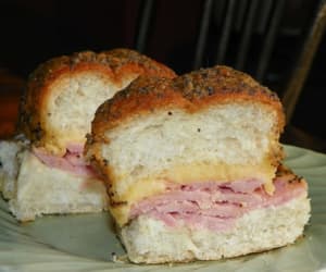 Kings-Hawaiian--Ham-&-Swiss-Slider