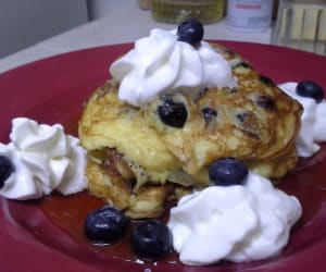 Lemon-Ricotta-Blueberry-Pancakes-&-Blueberry-Syrup