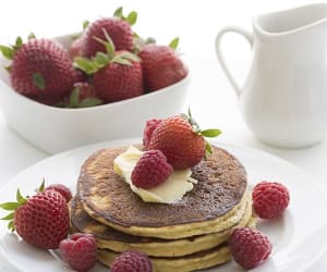 Light-and-Fluffy-Coconut-Flour-Pancakes-(Low-Carb-and-Gluten-Free)
