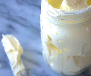 Marshmallow-Buttercream-Frosting